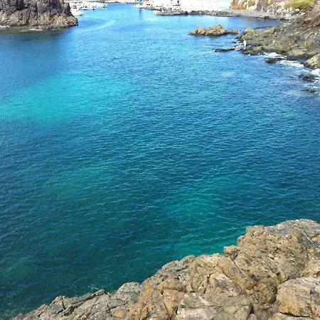 Clandestino Surf Adventure * Caleta De Famara
